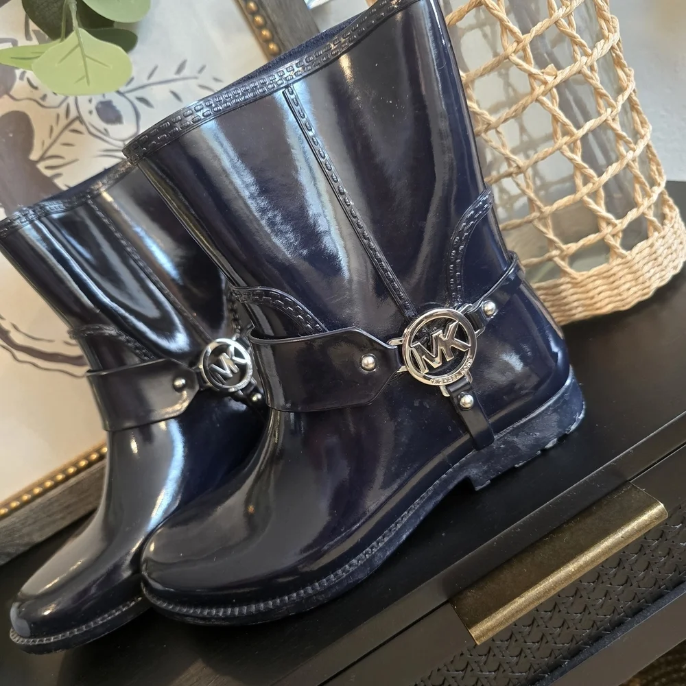 MICHAEL KORS FULTON ICONIC LOGO HARNESS NAVY BLUE SHORT RAIN BOOTS